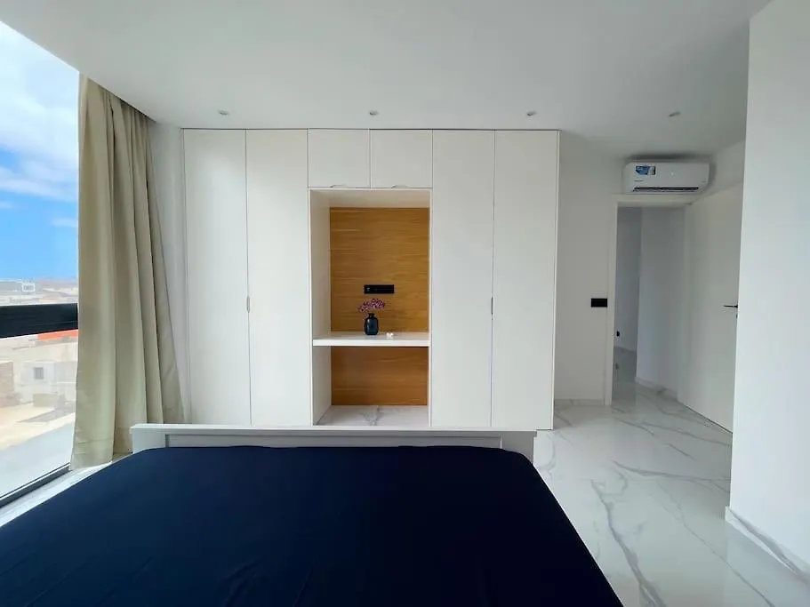 Bliss Apartments T2 - Julia Минделу 0*,